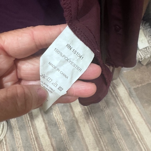 Excellent preloved condition Few Moda Wine Color Hidden-button Blouse Size Med - Picture 10 of 11